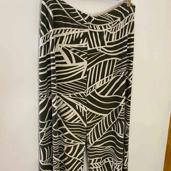 Stylish Chico's Olive & Beige Women's Travelers Pants - Picture 6 of 6